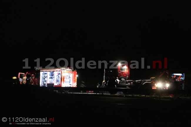foto 3: Paard omgekomen bij ongeval A1 bij Oldenzaal, snelweg uren afgesloten geweest