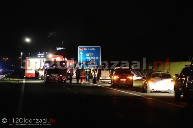 foto 4: Paard omgekomen bij ongeval A1 bij Oldenzaal, snelweg uren afgesloten geweest