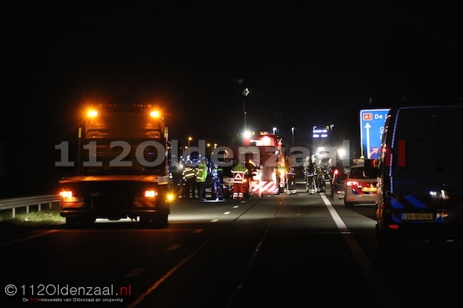 foto 5: Paard omgekomen bij ongeval A1 bij Oldenzaal, snelweg uren afgesloten geweest