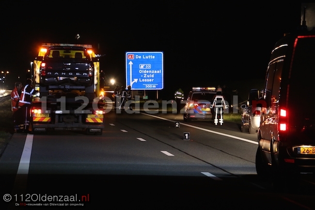 foto 6: Paard omgekomen bij ongeval A1 bij Oldenzaal, snelweg uren afgesloten geweest