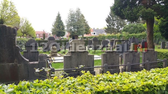 Respectloze dieven stelen brons van begraafplaats in Losser
