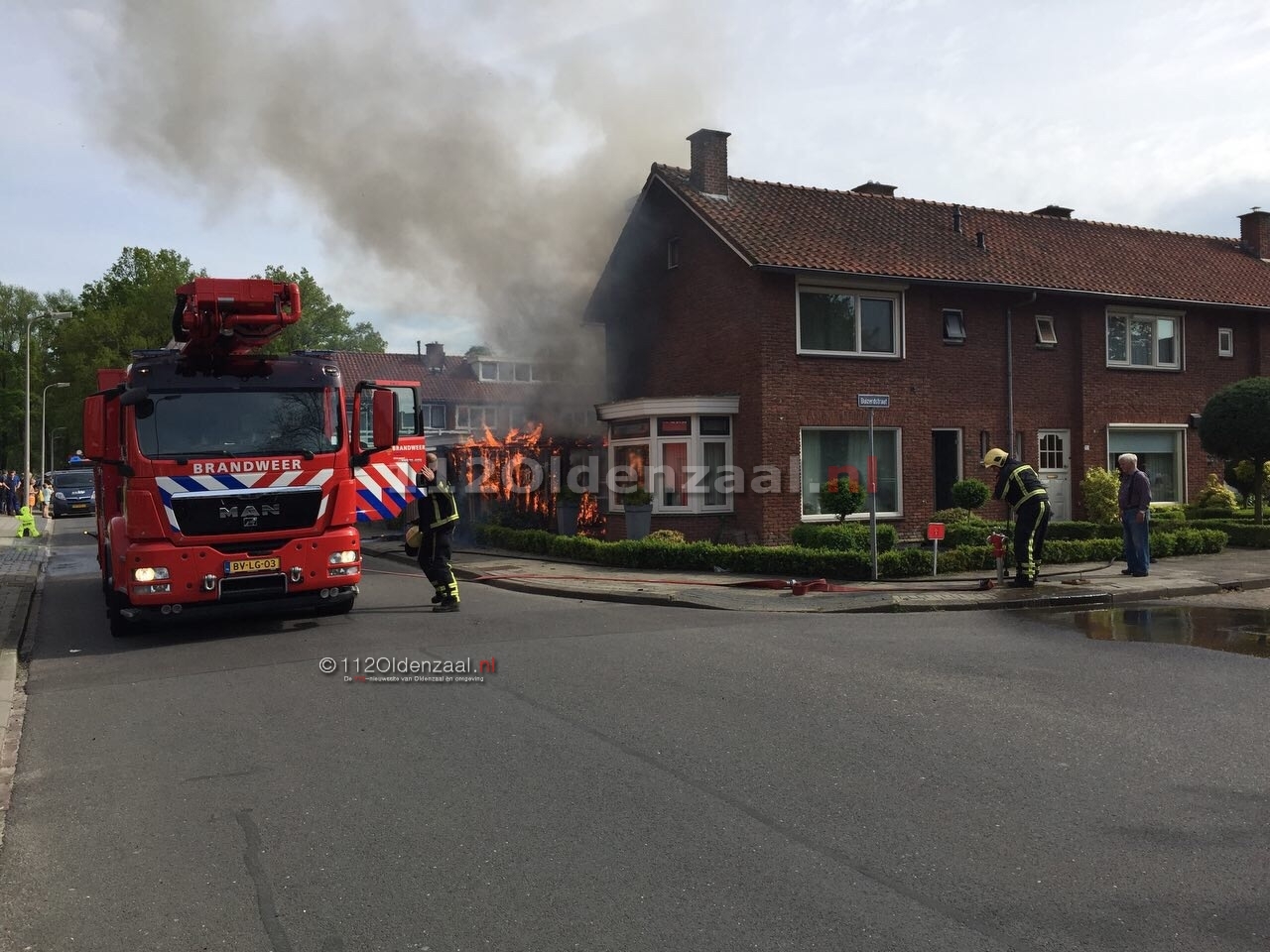 Foto 3:Woningbrand Buizerdstraat Oldenzaal