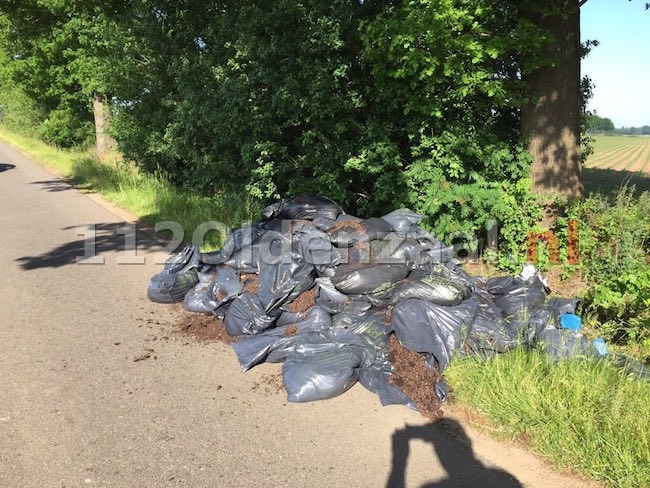foto: Grote hoeveelheid wietafval gedumpt in Saasveld