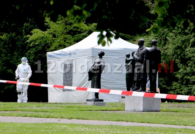 (foto) Dode man Volkspark Enschede omgekomen door misdrijf