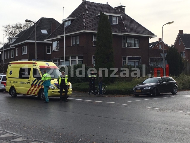 foto 2: Fietser komt in botsing met auto Bentheimerstraat Oldenzaal en loopt hoofdwond op