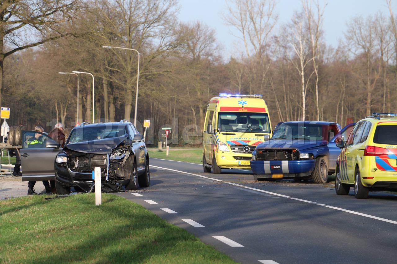 foto 3: Gewonden bij ongeval Rossumerstraat Agelo