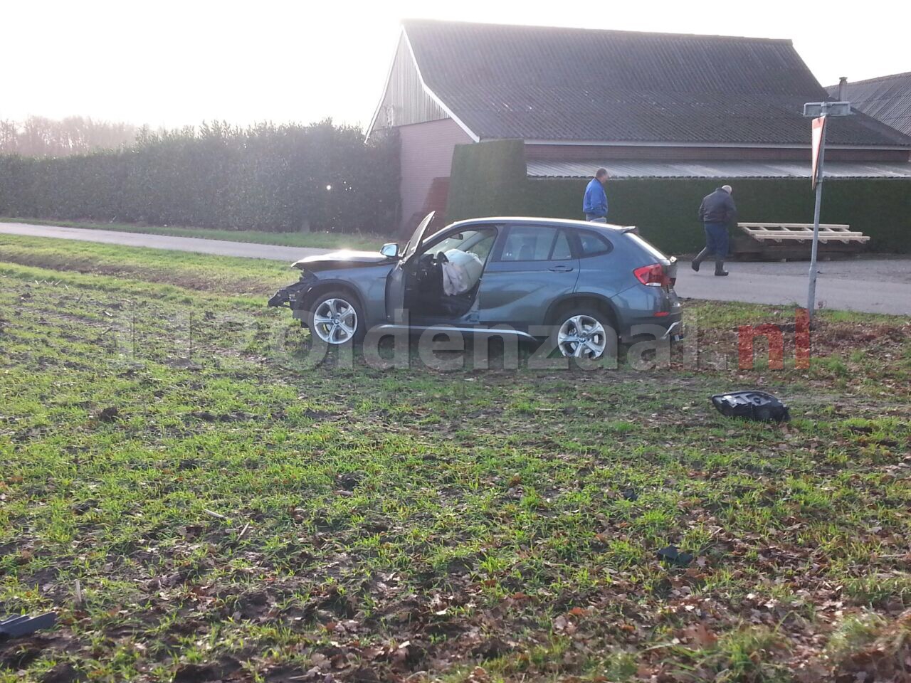 Foto 2: Gewonde bij aanrijding in Weerselo