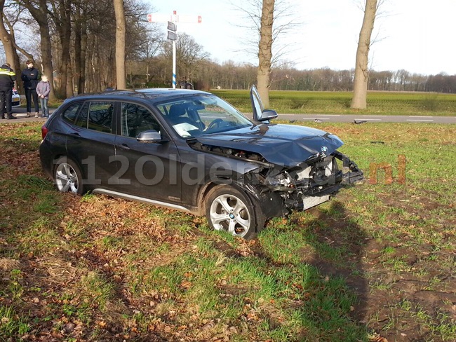 Foto: Gewonde bij aanrijding in Weerselo