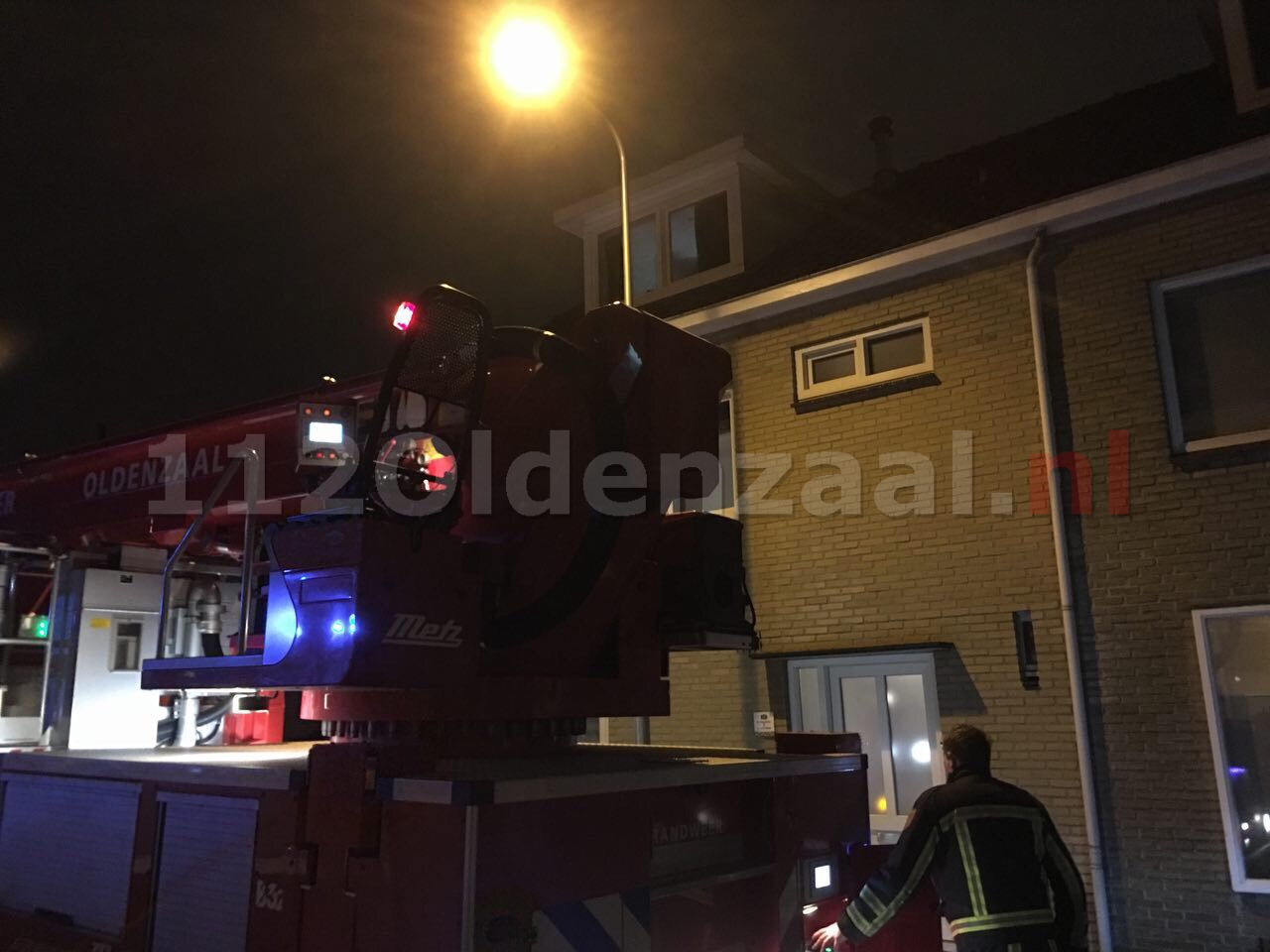 Foto: Brandweer rukt uit voor schoorsteenbrand Tulpstraat Oldenzaal