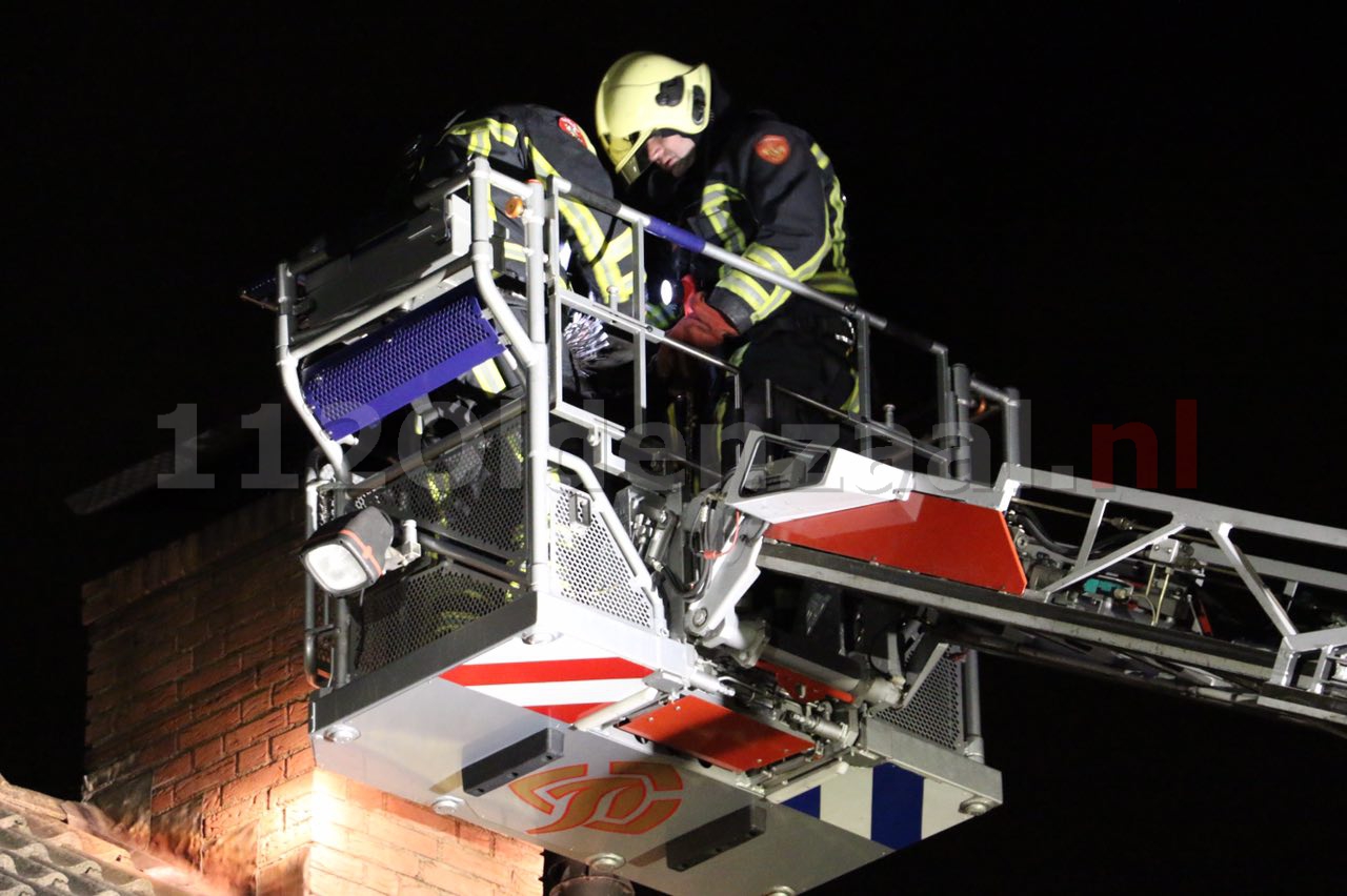 VIDEO: Brandweer rukt uit voor schoorsteenbrand in Deurningen