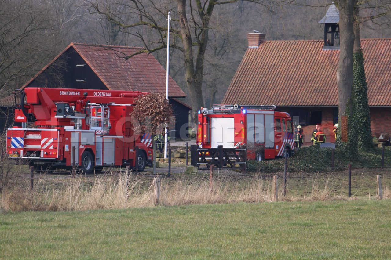 Foto 2: Brandweer Losser, De Lutte en Oldenzaal rukken uit voor schoorsteenbrand Losser