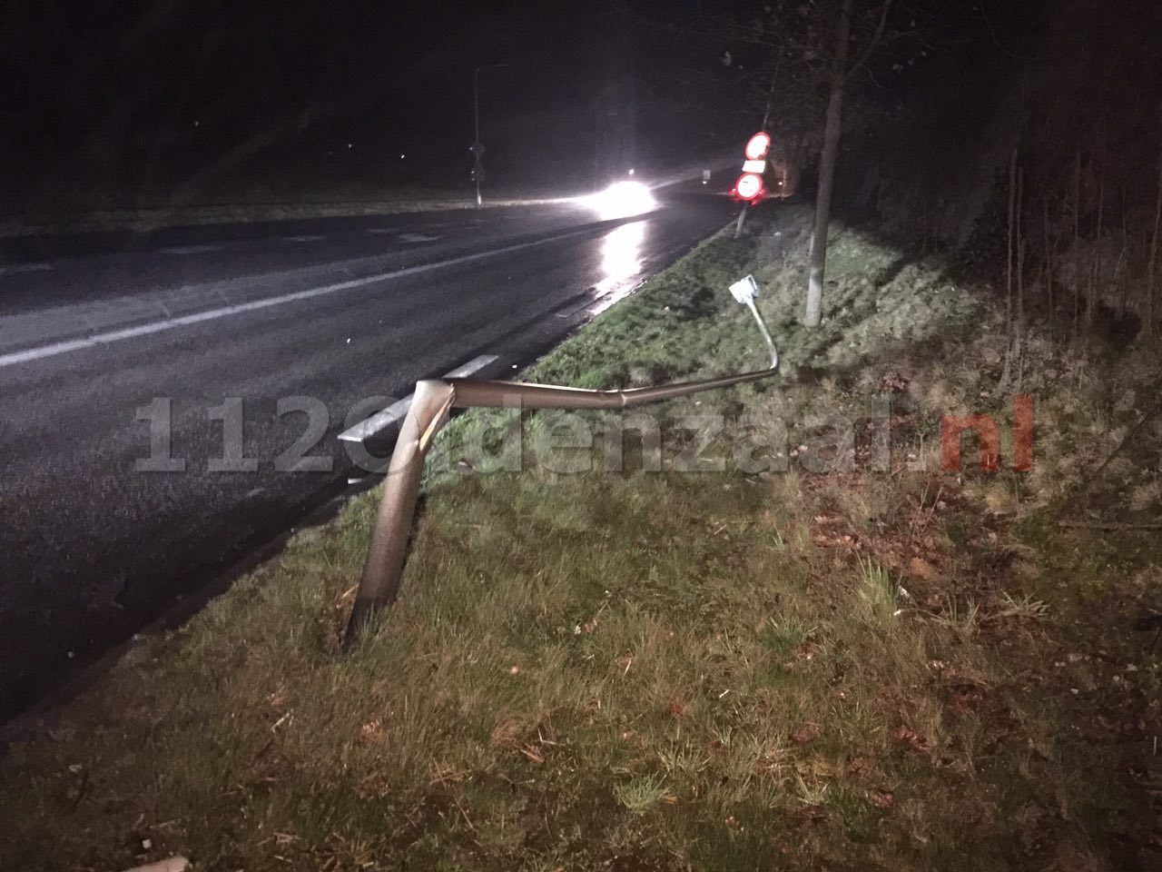 Video: Elf lantaarnpalen per ongeluk omvergereden in Denekamp