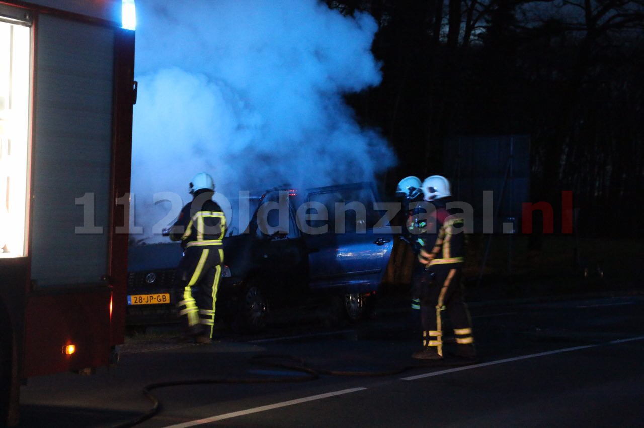 Foto 3: Auto volledig uitgebrand in Deurningen