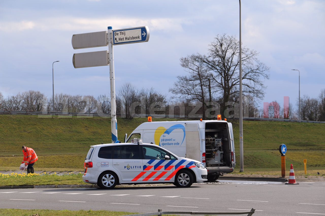 Foto 2: Schipleidelaan Oldenzaal gedeeltelijk afgesloten door aanrijding 