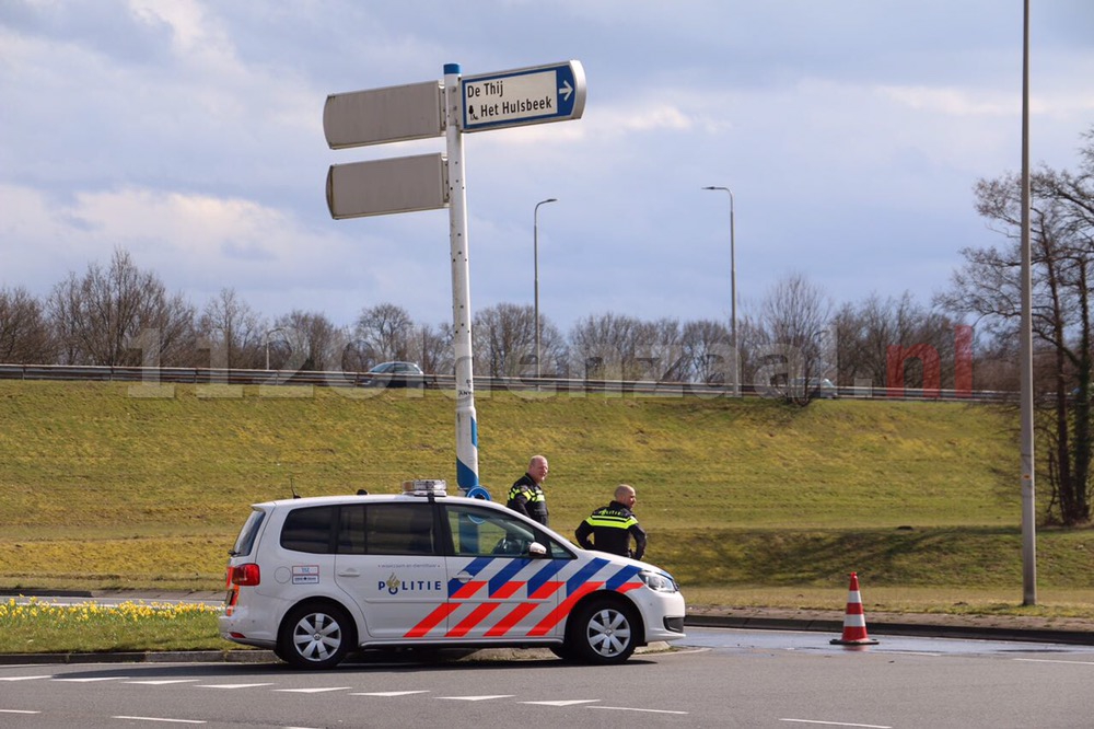 Foto: Schipleidelaan Oldenzaal gedeeltelijk afgesloten door aanrijding 