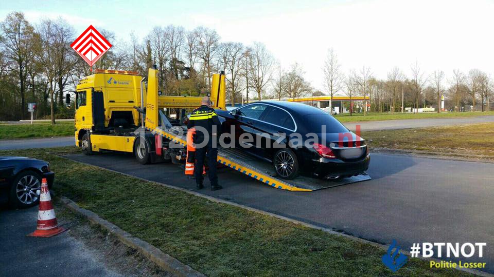 Foto: Hard- en softdrugs in beslag genomen bij controle ‘avondrood’ op A1 De Lutte, een persoon aangehouden