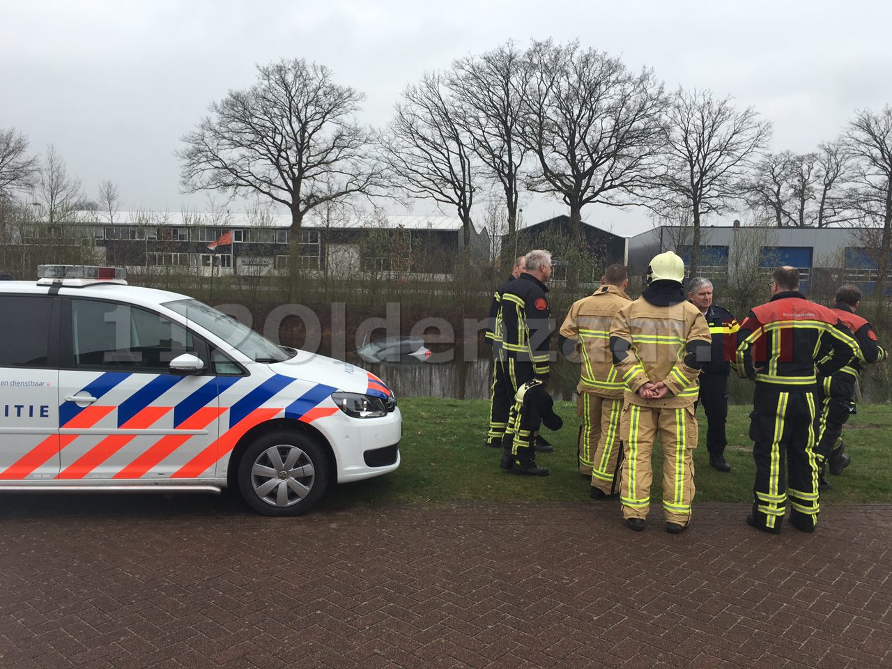 Foto 2: Voertuig te water Zicht Denekamp