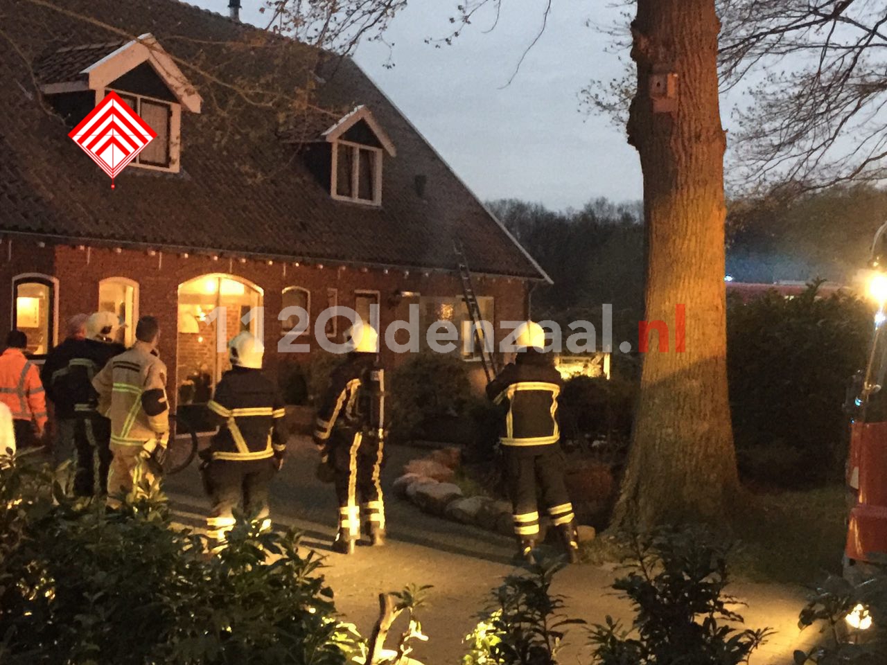 VIDEO: Brandweer rukt uit voor woningbrand in Rossum