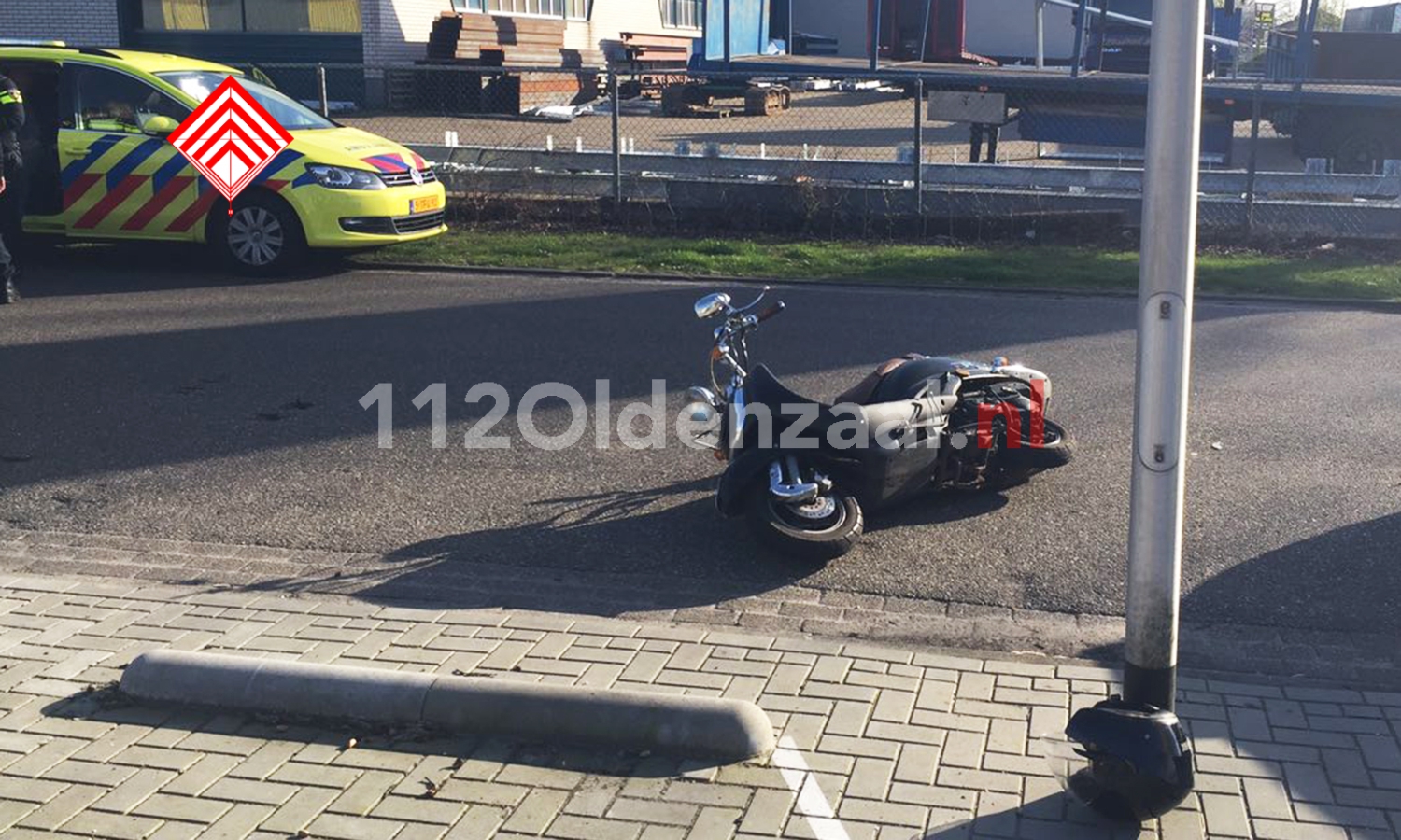 Foto: Scooterrijder gewond bij aanrijding in Denekamp