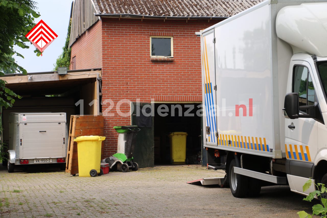 Foto: Straat in Saasveld zonder stroom door gevaarlijke hennepkwekerij