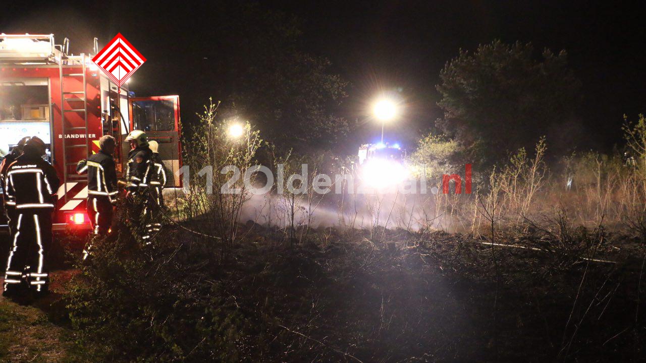 Foto 3: Brandweer rukt met groot materieel uit voor heidebrand in Lattrop-Breklenkamp