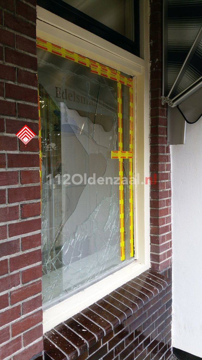 Foto: Politie onderzoek inbraak in winkel Lipperkerkstraat Enschede