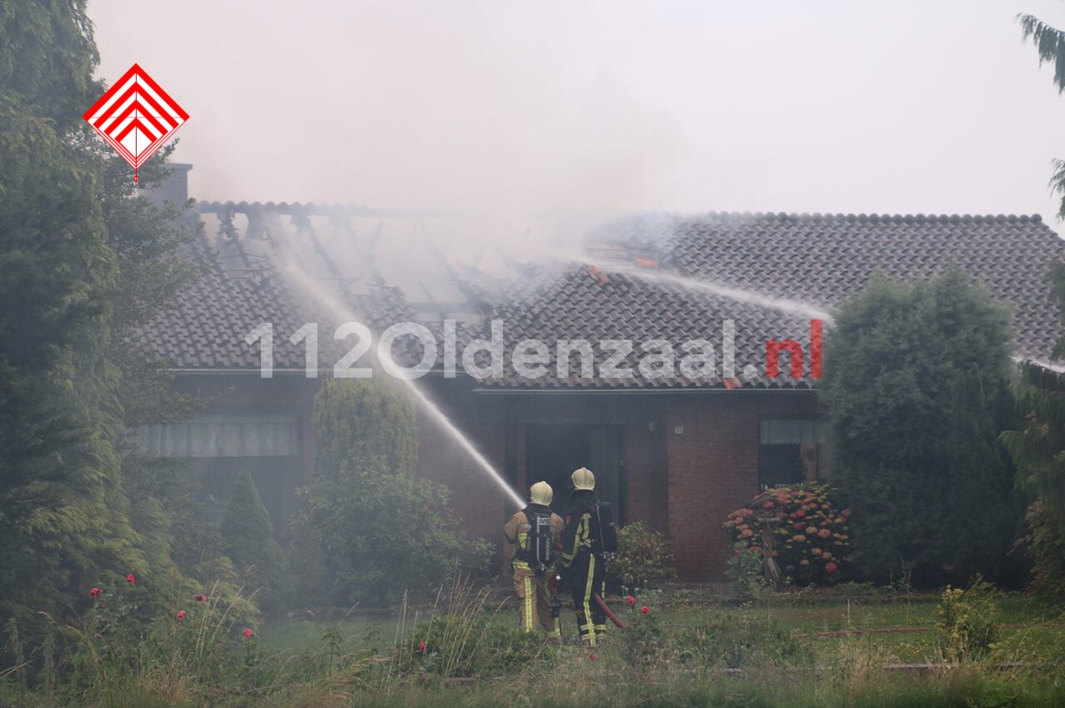 Foto: Uitslaande woningbrand in Denekamp