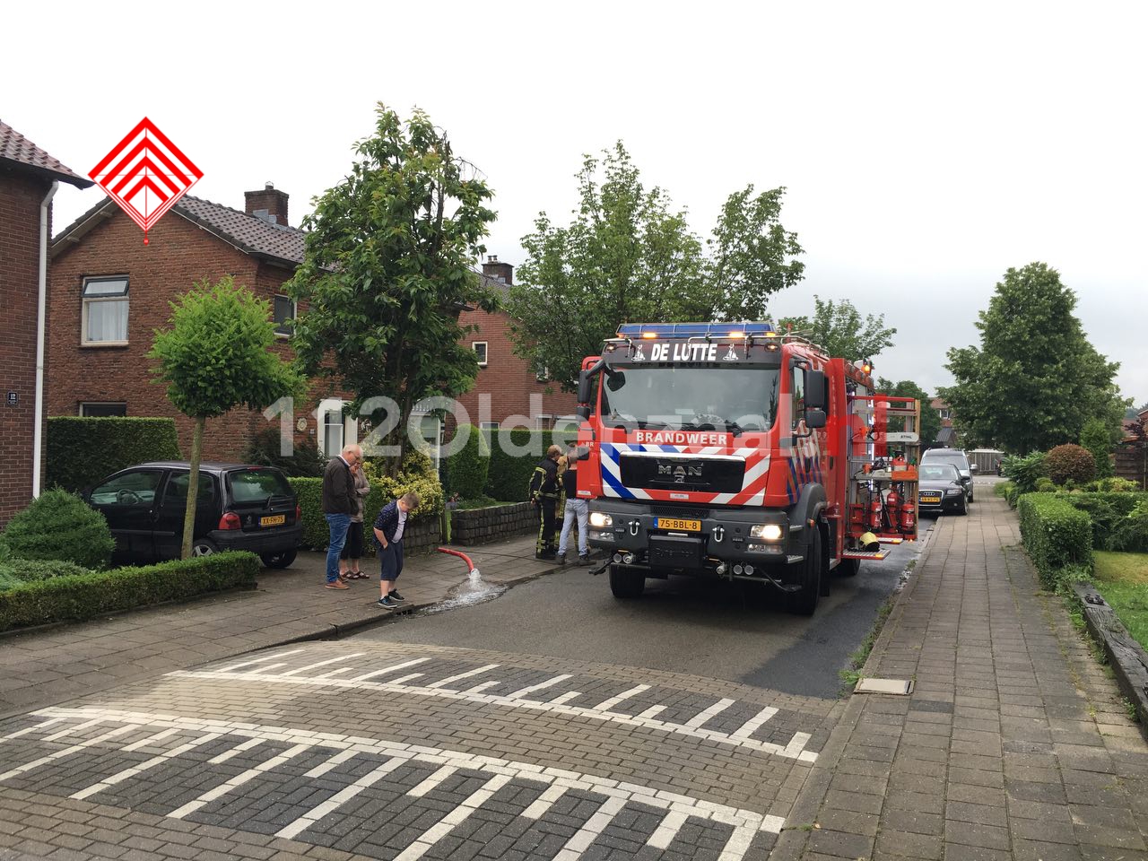 Video: Brandweer rukt uit voor geknapte waterleiding in woning De Lutte