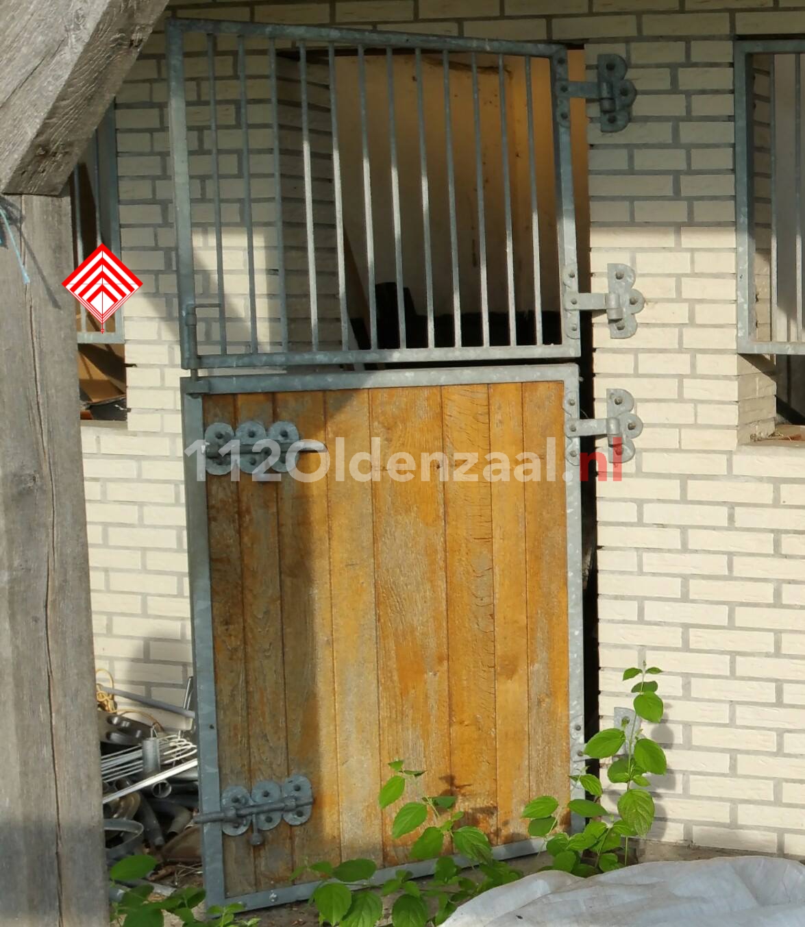 Foto 2: Houten deuren gestolen bij paardenschuur in Oldenzaal