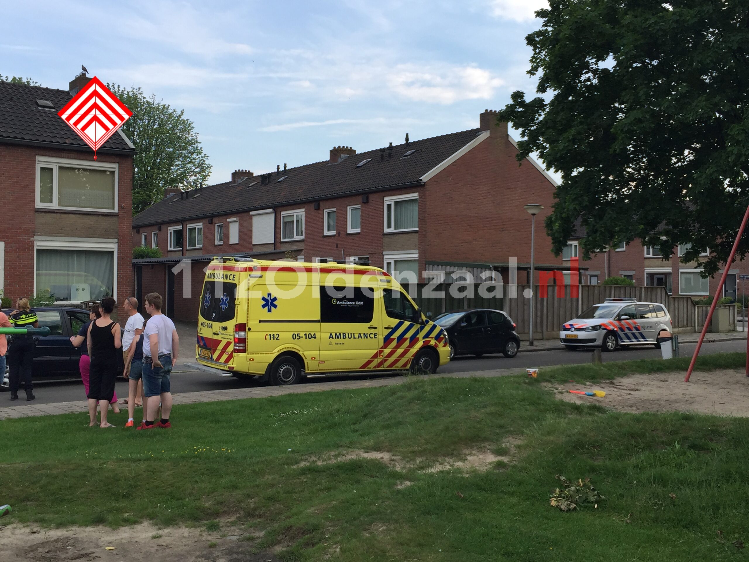 Foto 2: Scooterrijder gewond bij aanrijding Albert Cuypstraat Oldenzaal