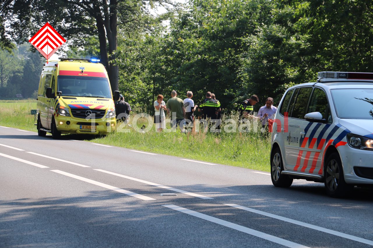 Foto 2: Motorrijder gewond naar het ziekenhuis na aanrijding Hengelosestraat Oldenzaal