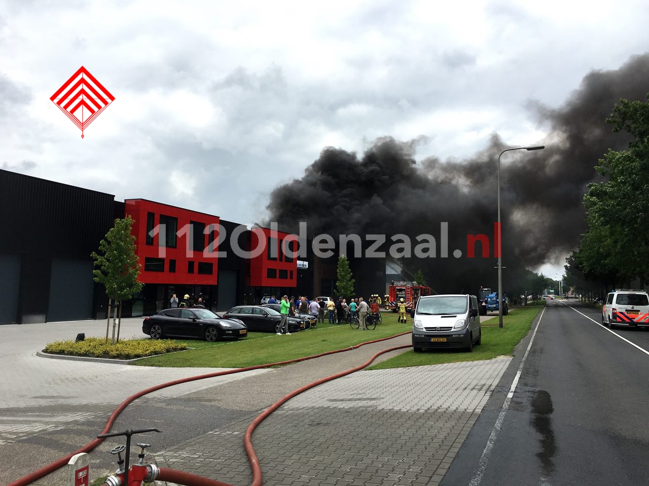 UPDATE (FOTO) Zeer grote brand bij bedrijf in Denekamp