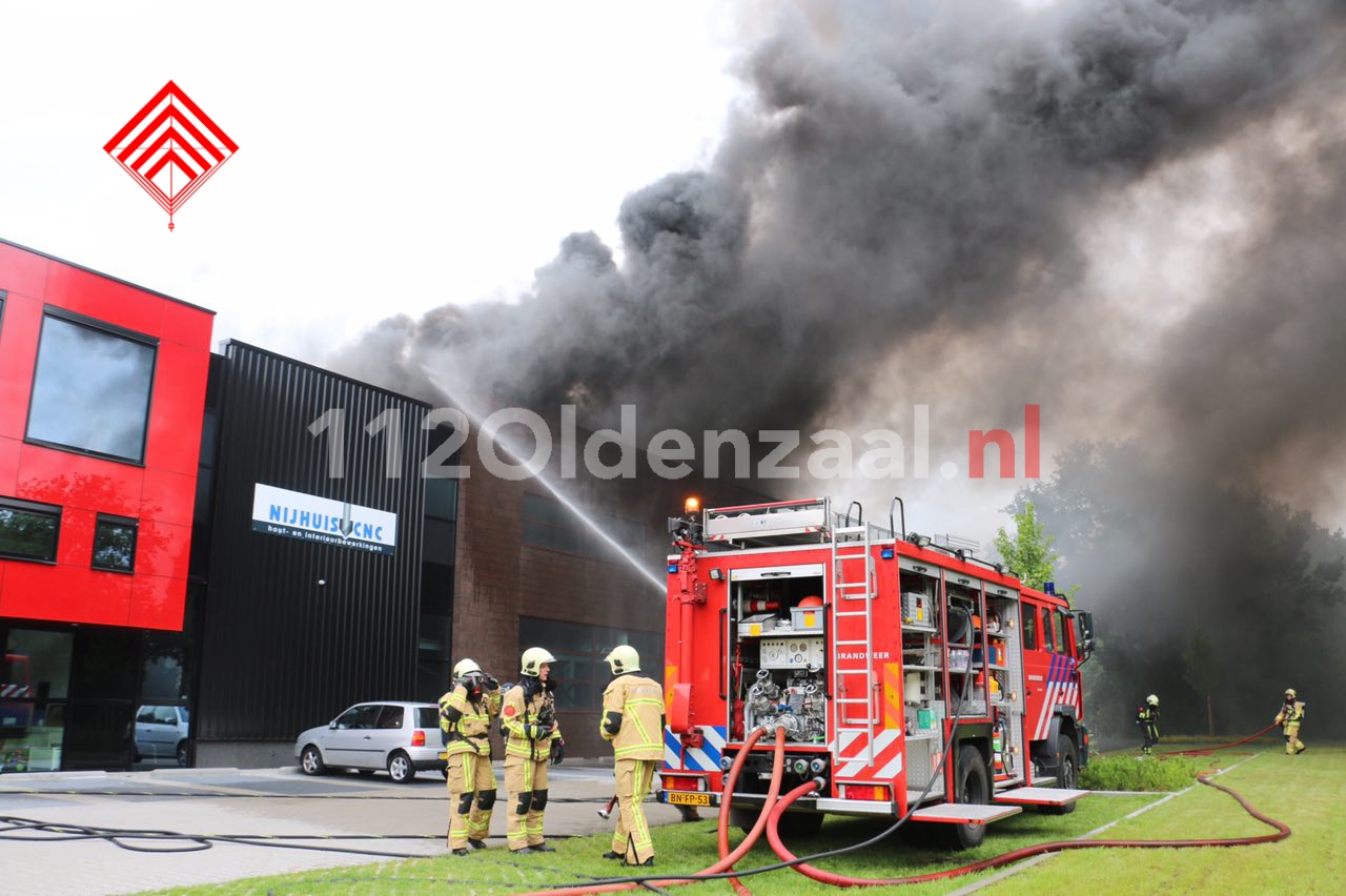Grote brand bij bedrijf in Denekamp