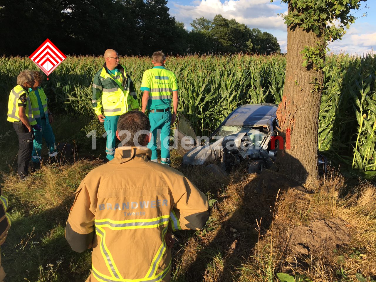 Foto 5: Ernstig ongeval in Agelo, traumahelikopter te plaatsen