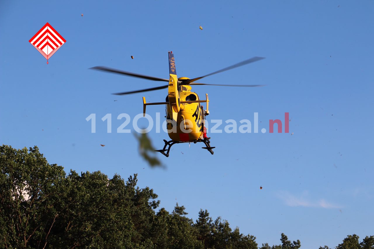 Foto 6: Ernstig ongeval in Agelo, traumahelikopter te plaatsen