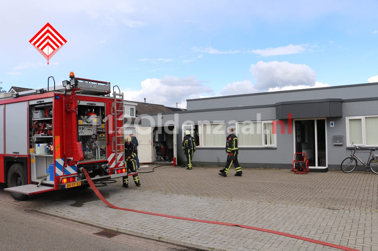 Foto: brand bij bedrijf in Denekamp
