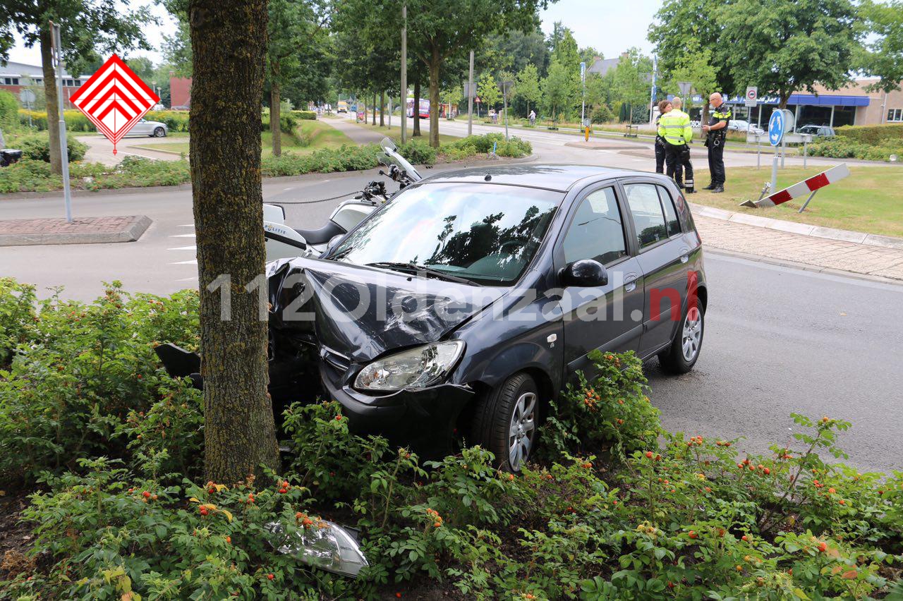 foto 2: Bestuurder gewond na aanrijding in Denekamp