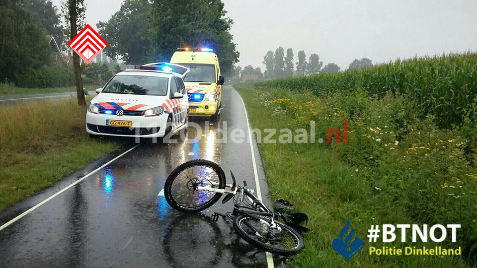 Update (foto): Mountainbiker gewond naar het ziekenhuis na val in Rossum