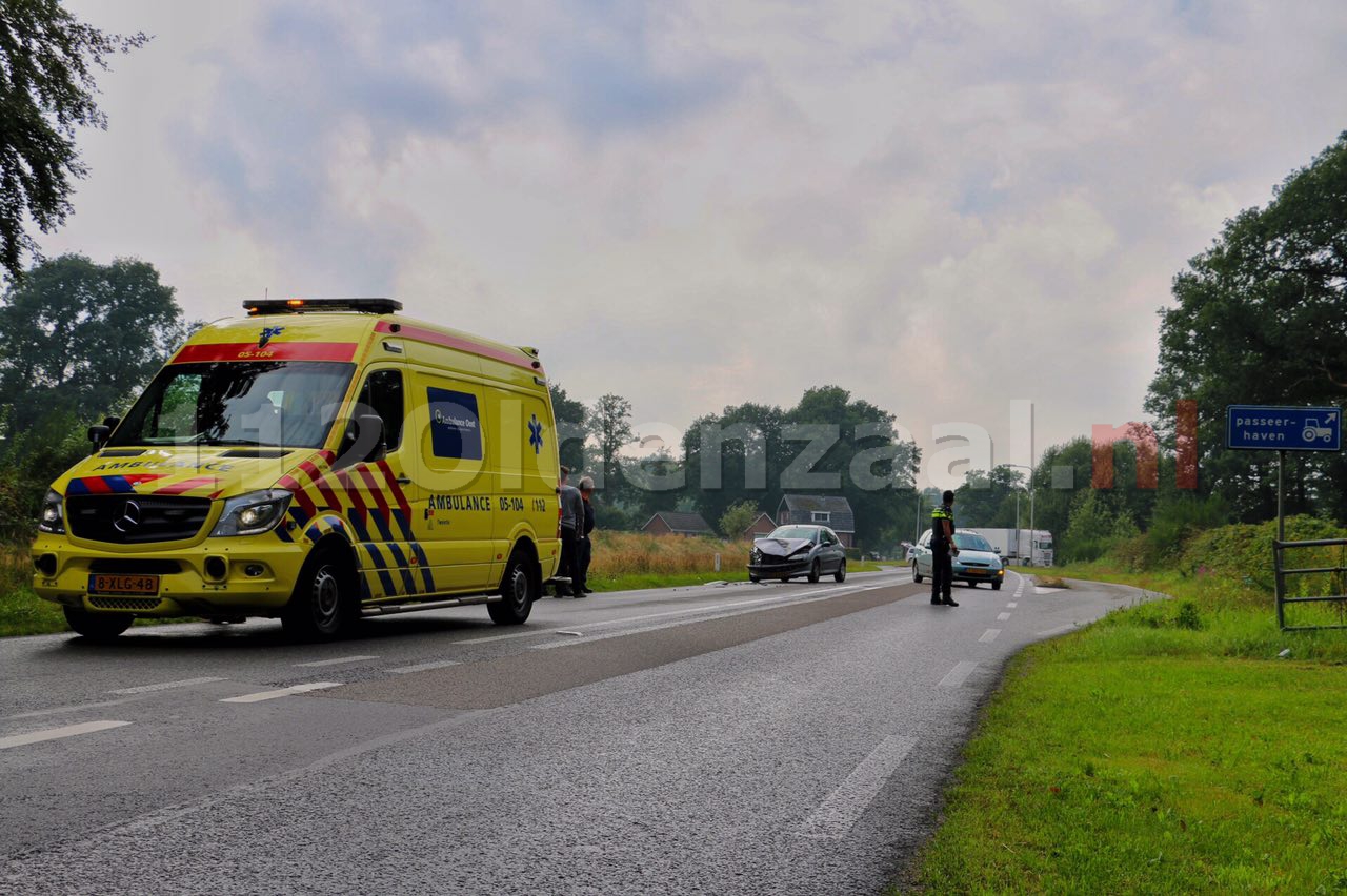 Foto 3: Drie auto’s betrokken bij aanrijding in De Lutte