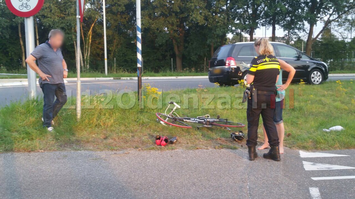 Foto: Wielrenner verleent geen voorrang in Oldenzaal en raakt gewond