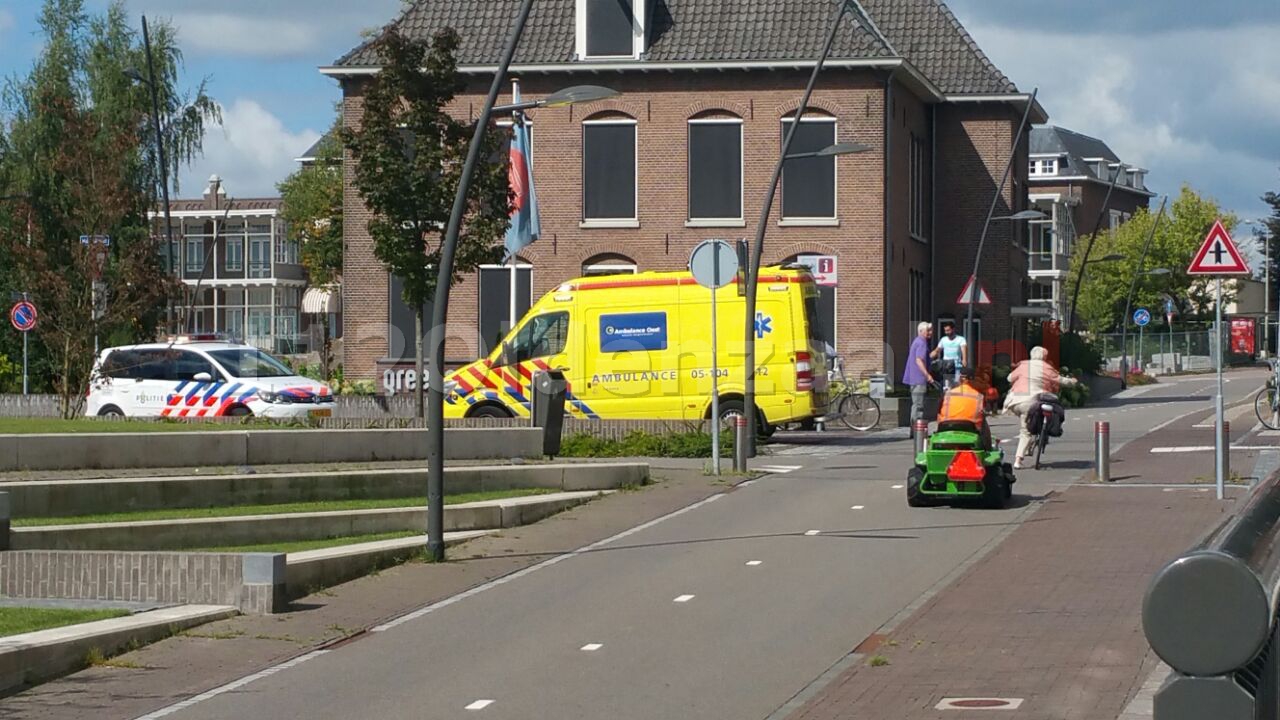 Foto: Fietser gewond bij verkeersongeval Hearstraat Oldenzaal