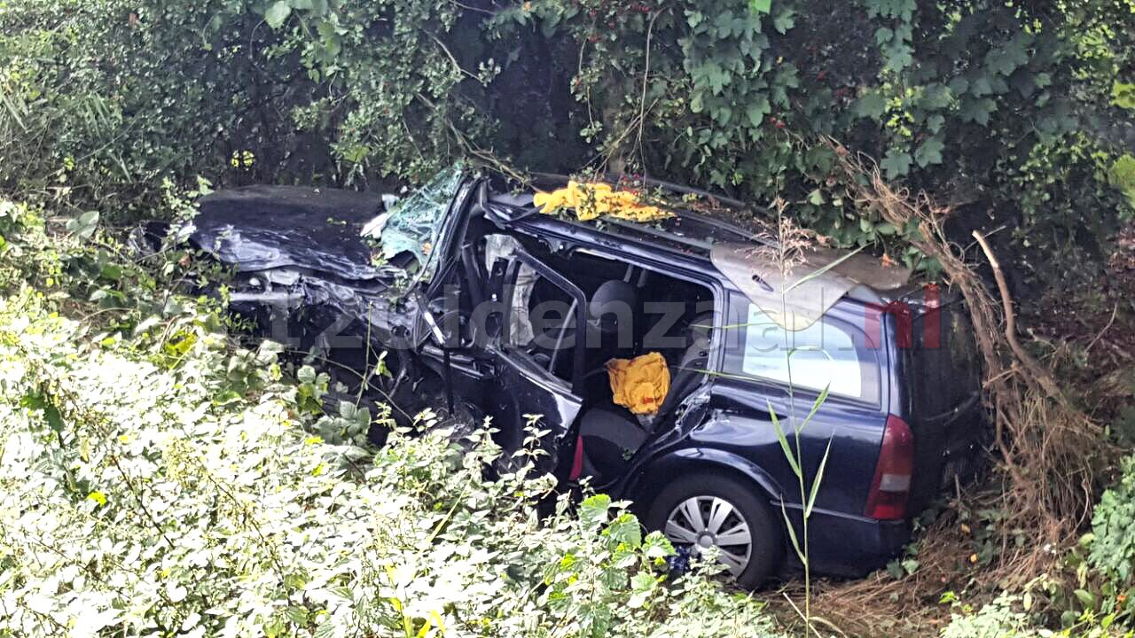 Foto 4: Persoon om het leven gekomen na aanrijding in Denekamp