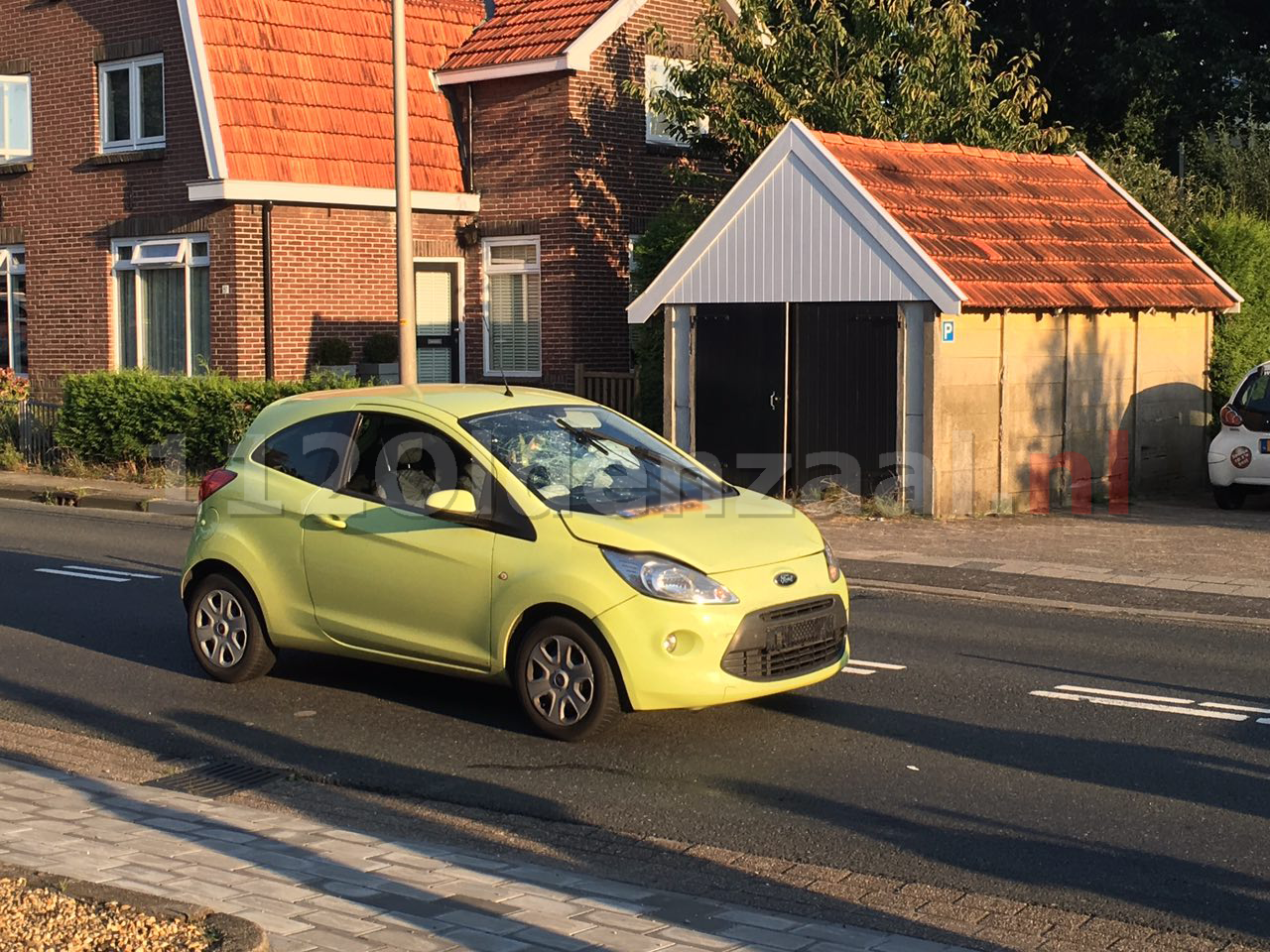 Foto: Ongeval tussen twee auto’s op Thorbeckestraat Oldenzaal