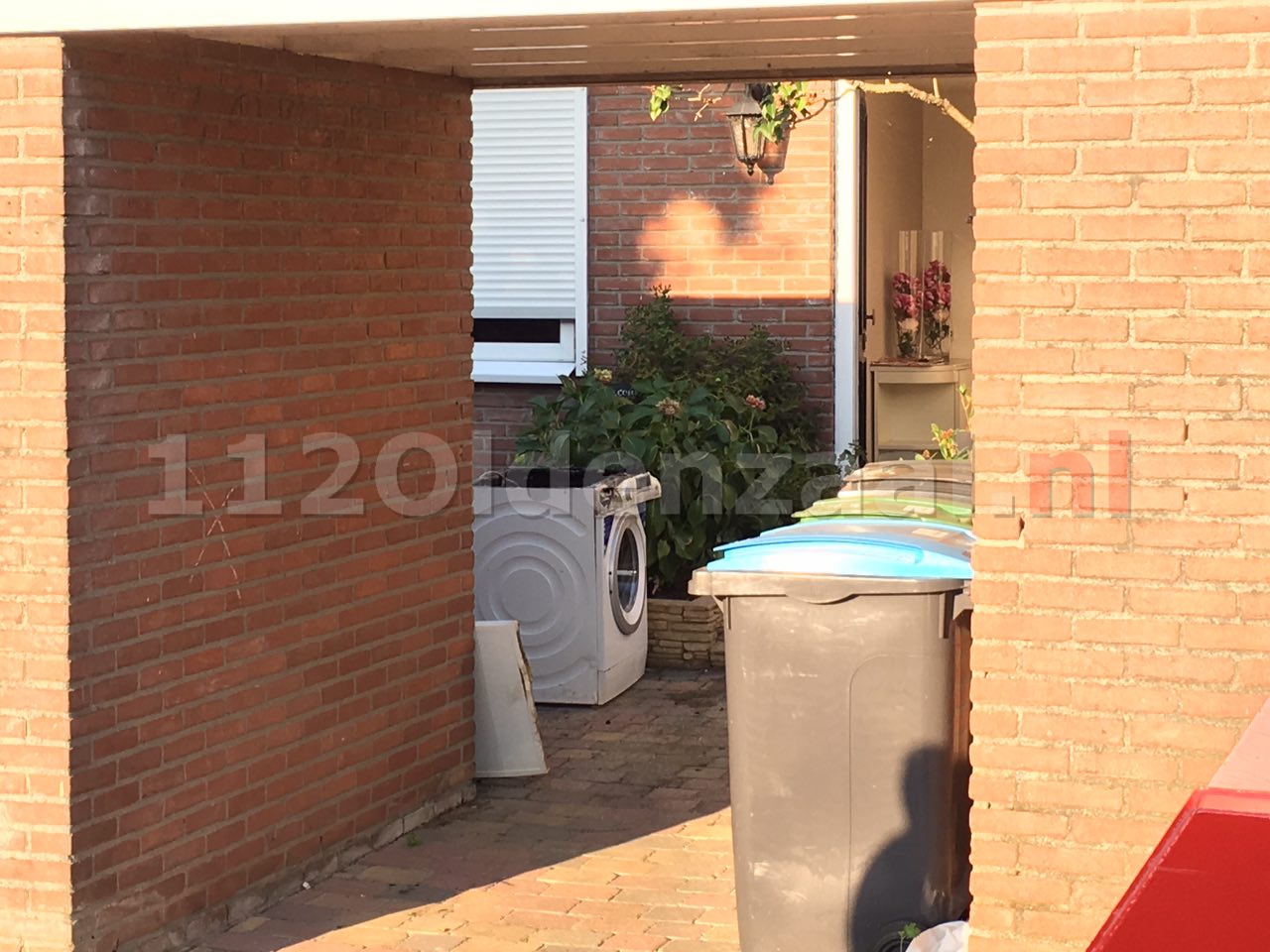 Foto: Wasmachine in brand op zolder woning Enschede