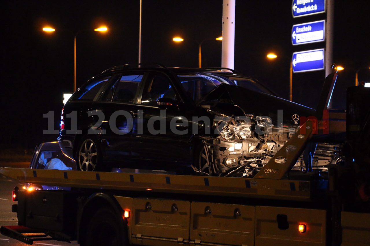 Foto 3: Gewonde en forse schade bij aanrijding in Oldenzaal