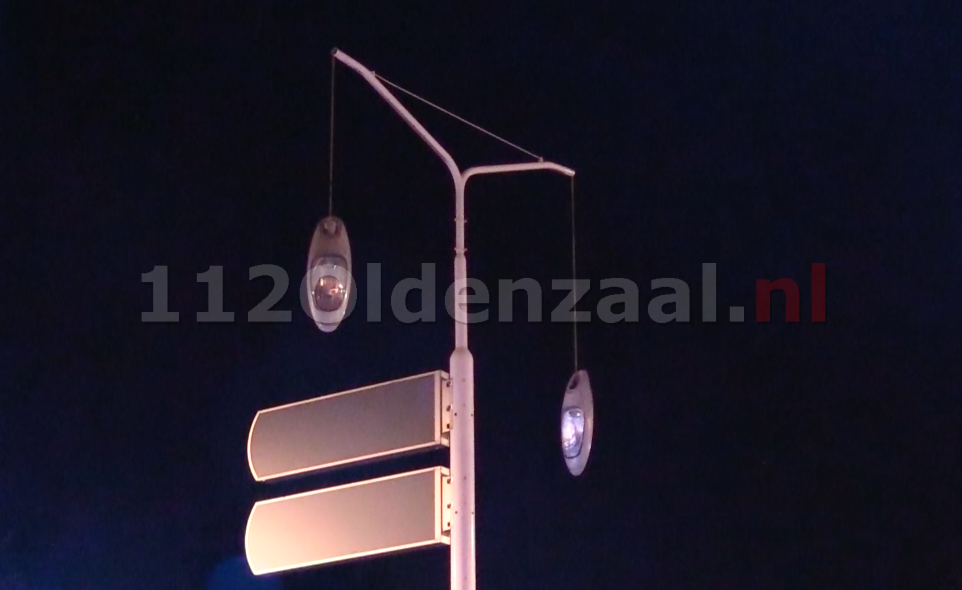 VIDEO: Gewonde en forse schade bij aanrijding in Oldenzaal