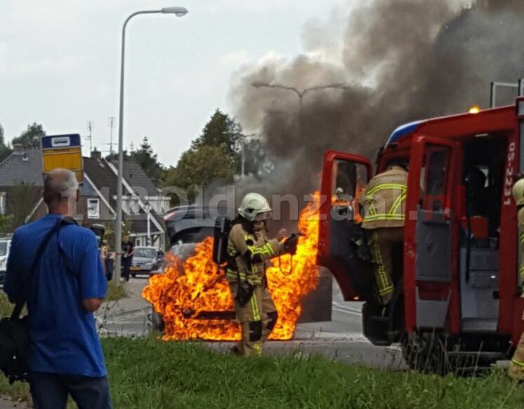 Foto 2: Autobrand tussen Oldenzaal en Losser