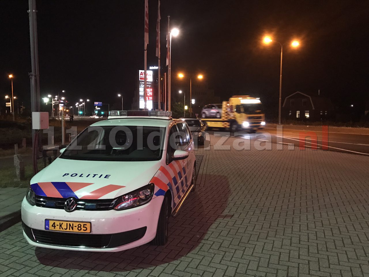 Foto 2: Aanrijding Enschedesestraat Oldenzaal; een voertuig afgesleept