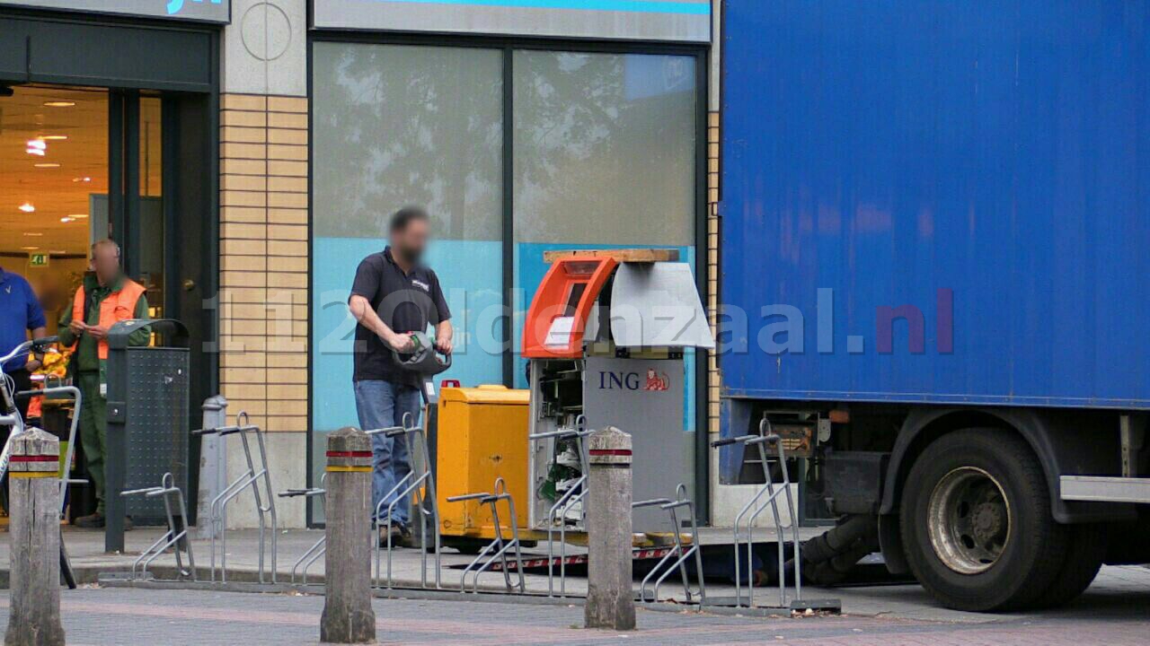 VIDEO: Kraak bij Albert Heijn Enschede, Geldautomaat zwaar beschadigd