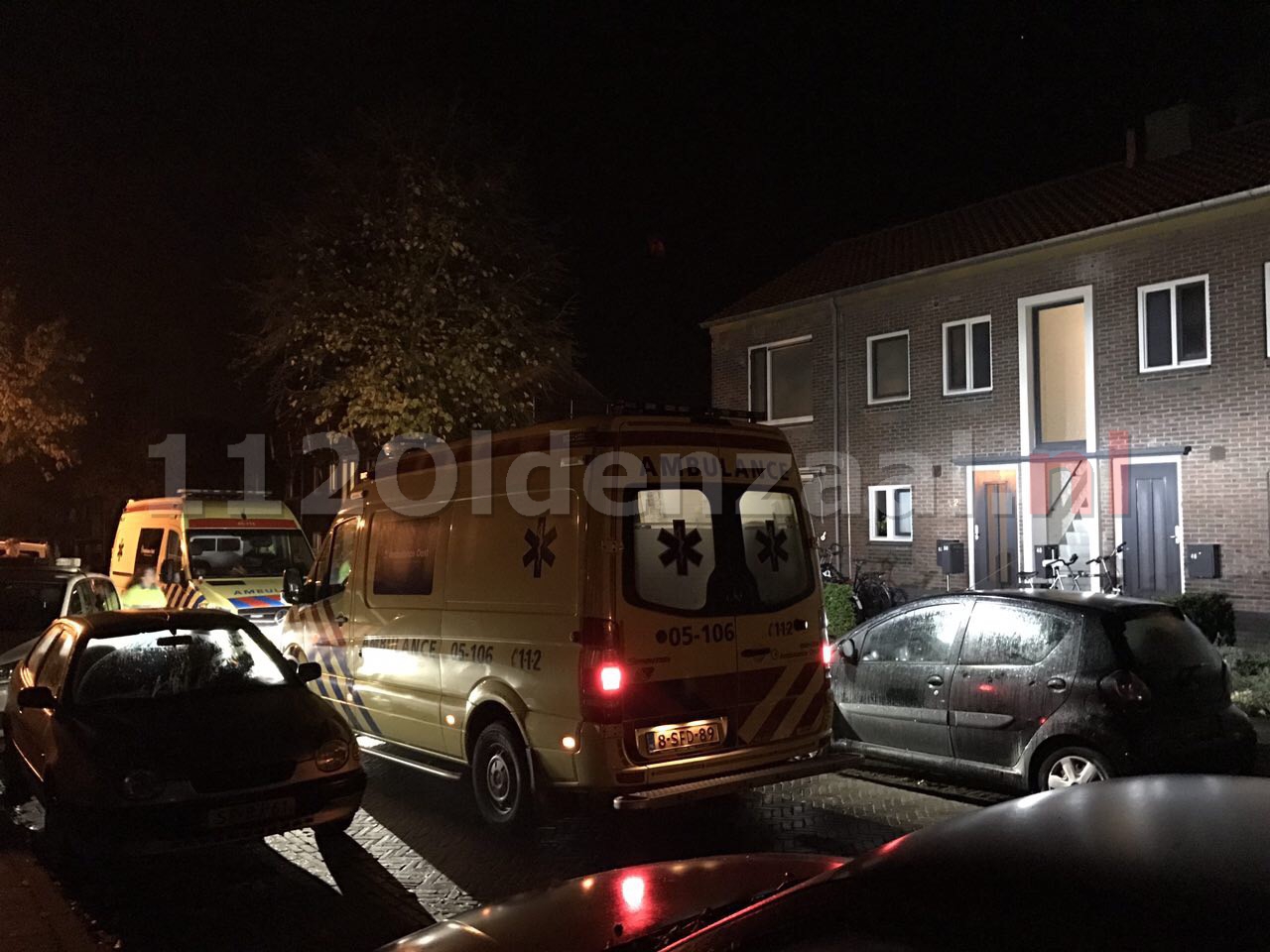 Foto: Twee personen met spoed naar ziekenhuis na incident in woning Oldenzaal